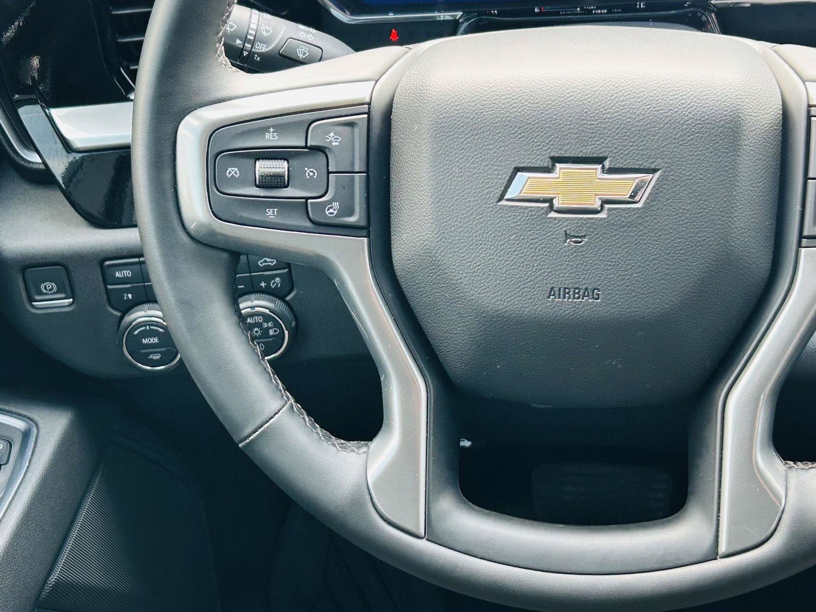 Used 2024 Chevrolet Silverado 2500 LT AWD/4WD image 14