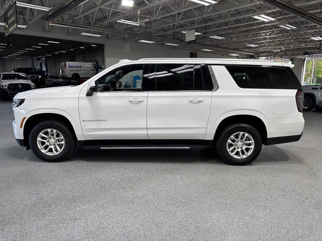 Used 2026 Chevrolet Suburban LT w/ Comfort Package AWD/4WD image 4
