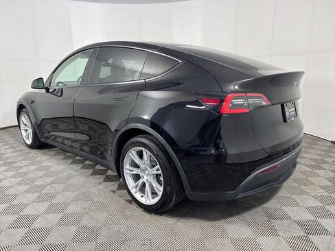 Used 2021 Tesla Model Y Long Range image 5