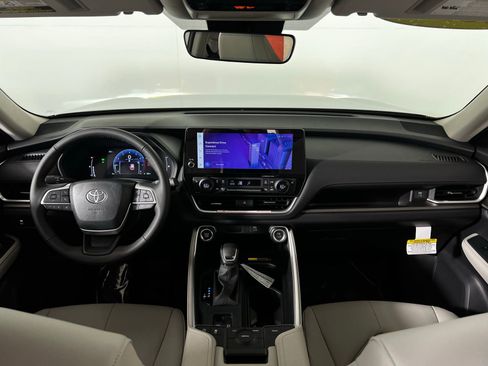 Used 2026 Toyota Grand Highlander XLE FWD image 25