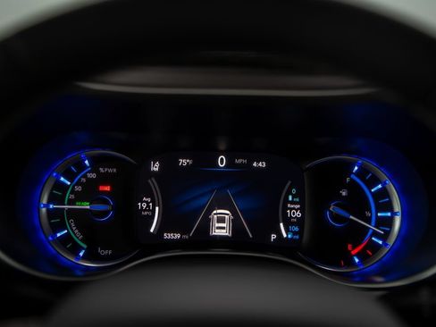 Used 2024 Chrysler Pacifica Limited FWD image 22