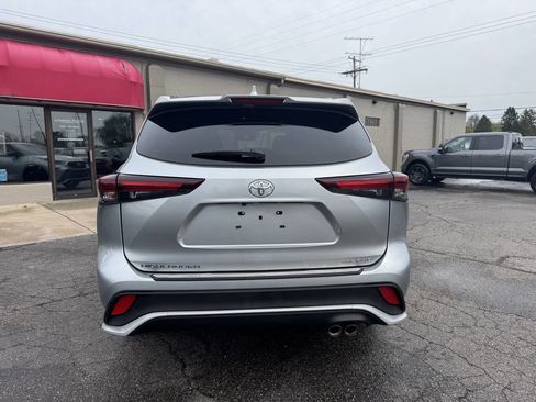 Used 2024 Toyota Highlander XSE AWD/4WD image 6