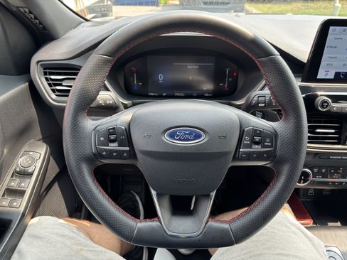 Used 2025 Ford Escape ST-Line Select AWD/4WD image 18