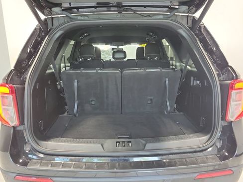 Used 2020 Ford Explorer XLT w/ Equipment Group 202A RWD image 16