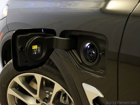 Used 2026 BMW X5 xDrive50e image 10