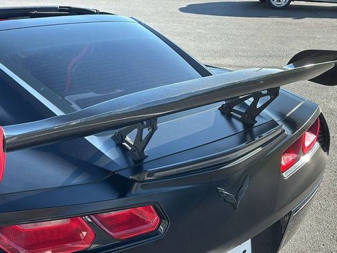 Used 2018 Chevrolet Corvette Stingray Coupe w/ 1LT RWD image 29