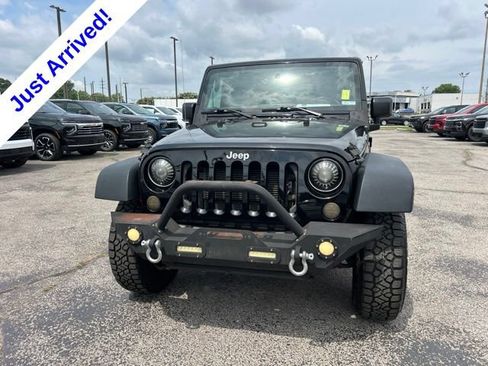 Used 2016 Jeep Wrangler Unlimited Rubicon w/ Connectivity Group AWD/4WD image 8