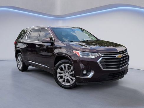 Used 2018 Chevrolet Traverse Premier w/ Driver Confidence II Package FWD image 2