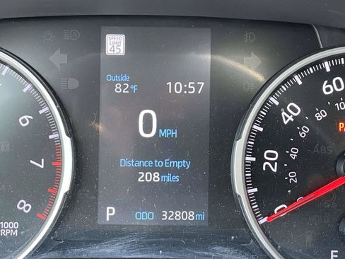 Used 2022 Toyota RAV4 LE FWD image 27