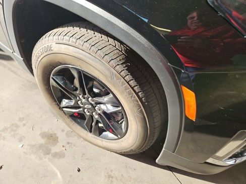 Used 2023 Chevrolet Traverse LT image 4