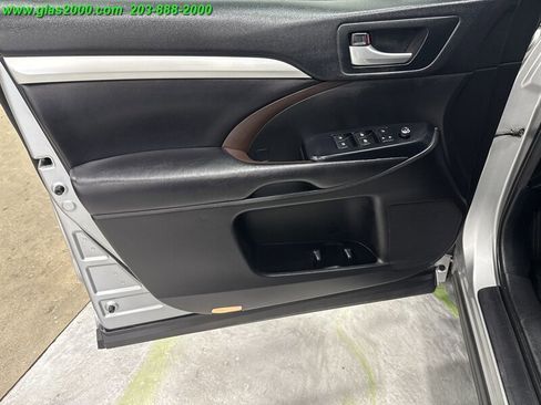 Used 2018 Toyota Highlander XLE image 25