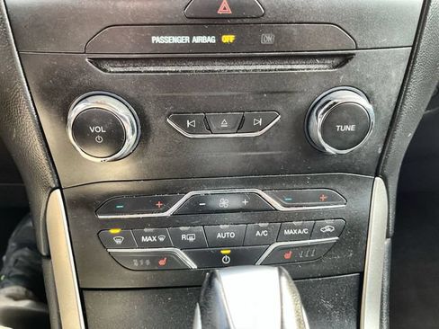Used 2018 Ford Edge SEL w/ Equipment Group 201A AWD/4WD image 18