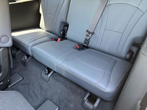 Used 2023 Buick Enclave Essence FWD image 23