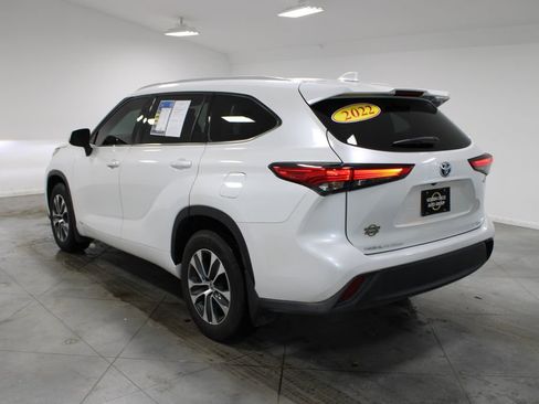 Used 2022 Toyota Highlander XLE image 7