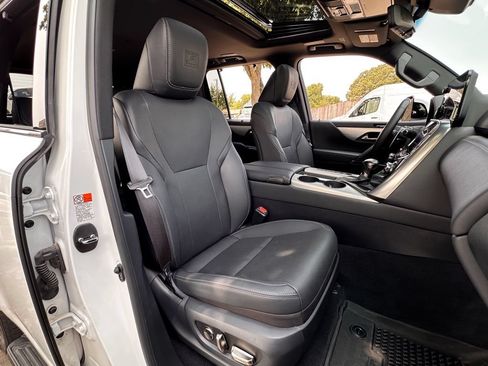 Used 2025 Lexus LX 600 F Sport w/ Accessory Package (2T) AWD/4WD image 27