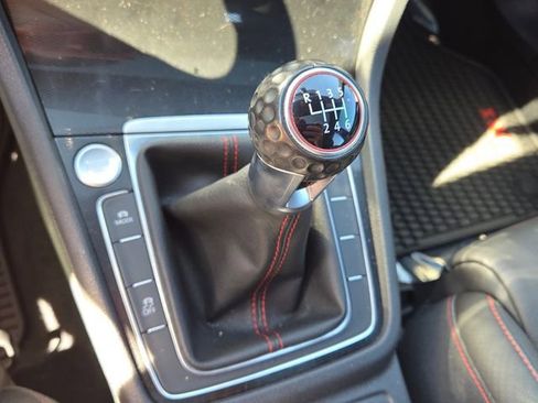 Used 2017 Volkswagen GTI SE image 23