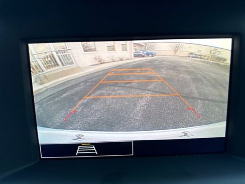 Used 2023 GMC Terrain SLE w/ Driver Convenience Package image 21