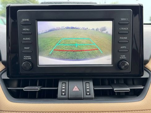 Used 2019 Toyota RAV4 XLE Premium FWD image 3