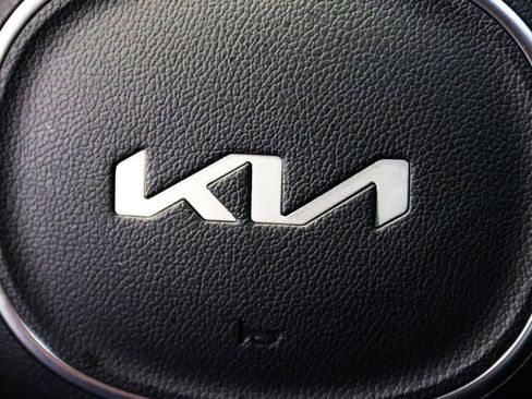 Used 2025 Kia Sorento SX AWD/4WD image 18