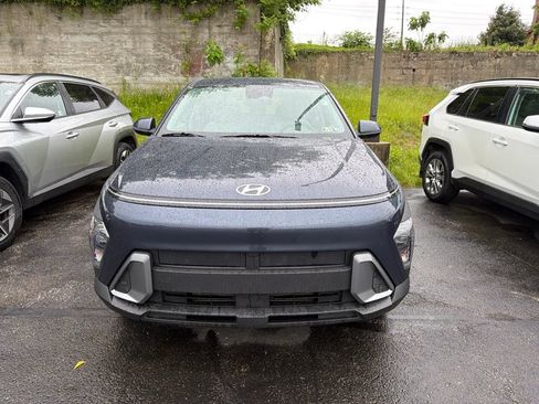 Certified 2025 Hyundai Kona SE AWD/4WD image 2