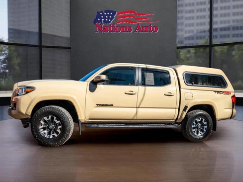Used 2019 Toyota Tacoma TRD Sport image 2