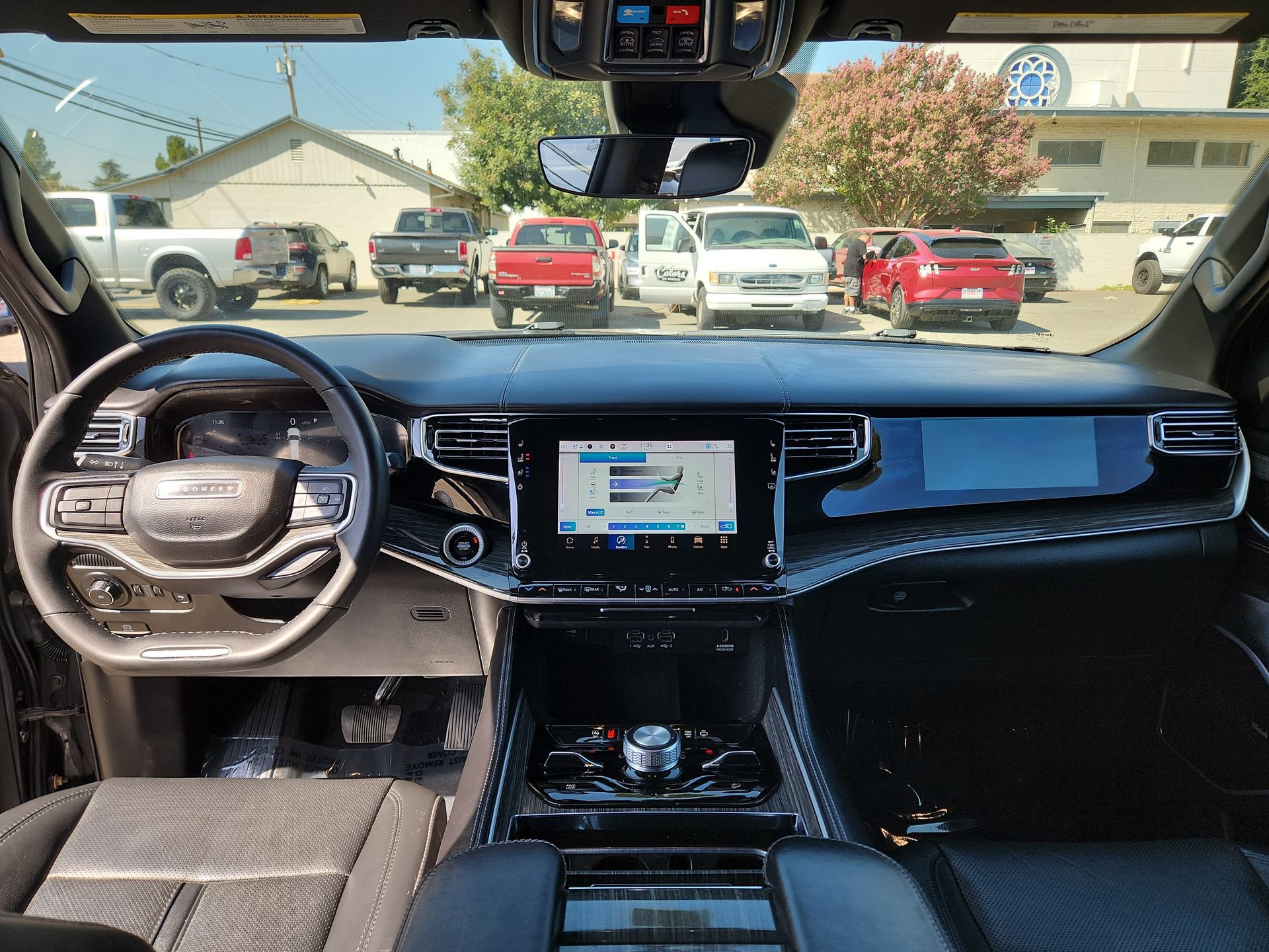 Used 2022 Jeep Wagoneer Series III w/ Premium Group I AWD/4WD image 28