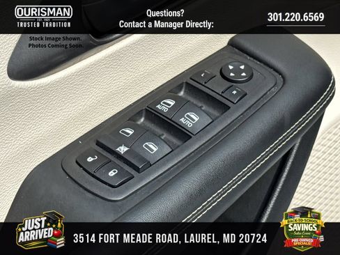 Used 2024 Chrysler Pacifica Touring-L FWD image 8