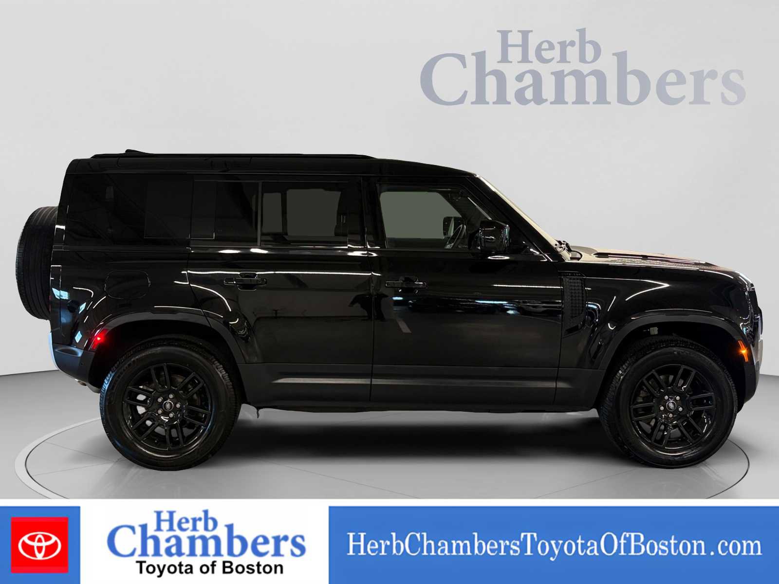 Used 2025 Land Rover Defender 110 S AWD/4WD image 11