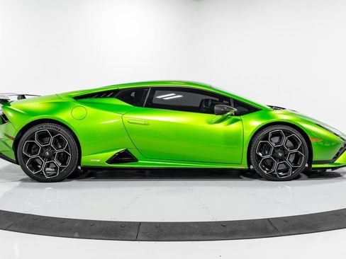 Used 2024 Lamborghini Huracan Tecnica RWD image 2
