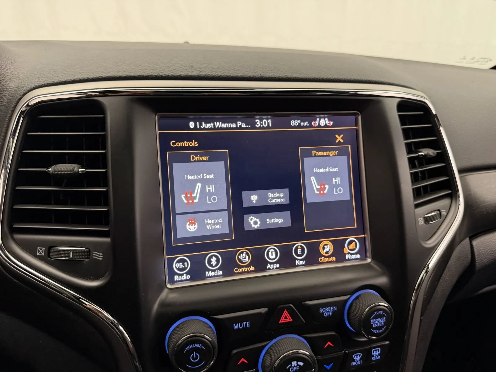Used 2018 Jeep Grand Cherokee Altitude AWD/4WD image 21