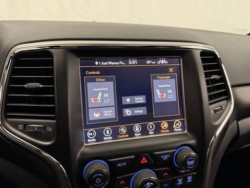 Used 2018 Jeep Grand Cherokee Altitude AWD/4WD image 21