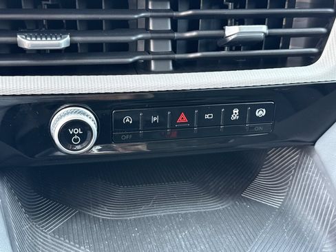 Certified 2025 Ford Explorer Active RWD image 30
