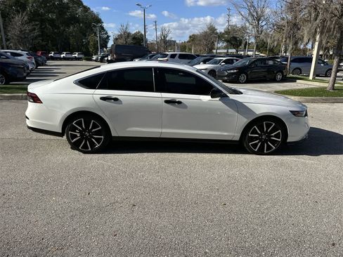 Used 2024 Honda Accord Touring image 7