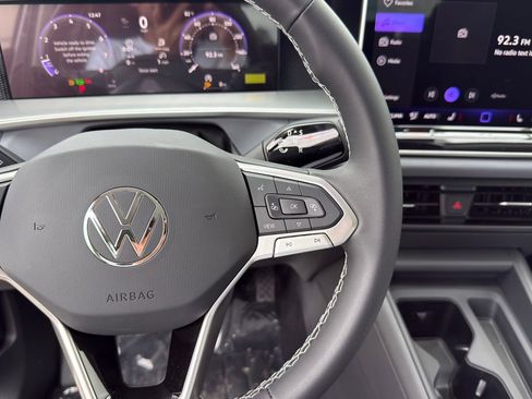New 2026 Volkswagen Tiguan SE FWD image 17