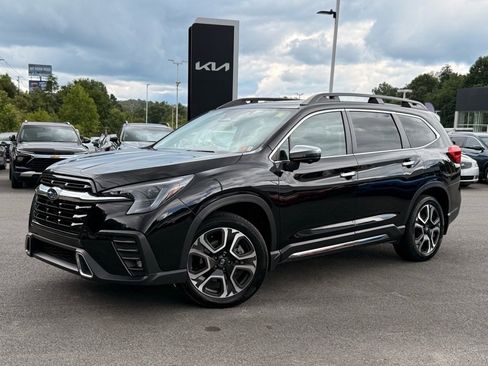 Used 2023 Subaru Ascent Touring image 2