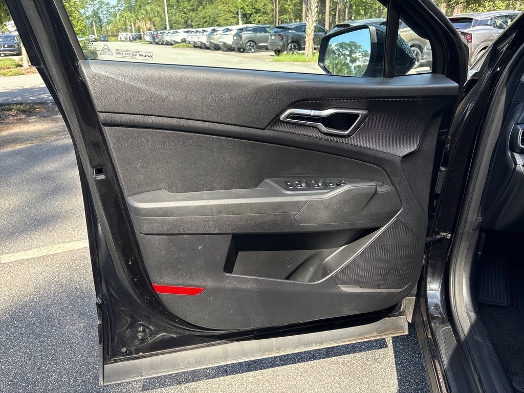 Used 2023 Kia Sportage LX FWD image 3