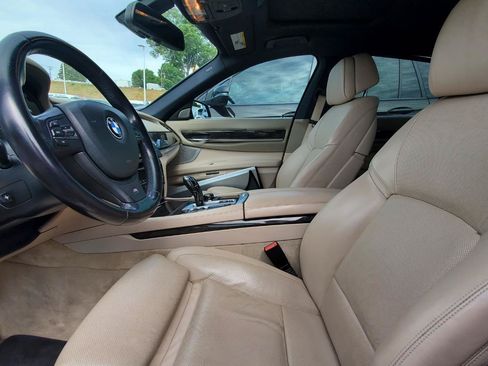 Used 2013 BMW 750i RWD image 3