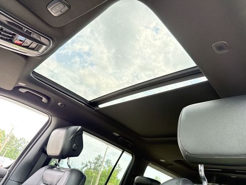 Used 2023 Jeep Wagoneer 2WD w/ Premium Group I image 17