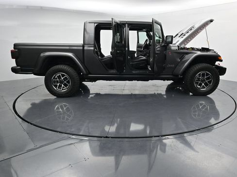 Used 2025 Jeep Gladiator Rubicon AWD/4WD image 41