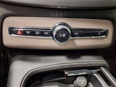 Used 2021 Volvo XC90 T6 Inscription w/ Climate Package image 15