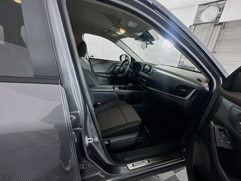 Used 2023 Nissan Rogue SV image 29