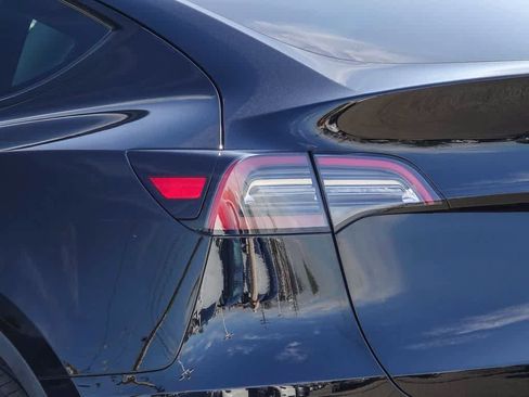 Used 2022 Tesla Model Y Long Range image 7