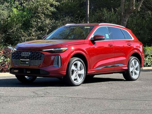 Certified 2025 Audi Q5 Premium Plus w/ Premium Plus AWD/4WD image 9