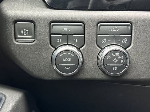 Used 2023 GMC Sierra 1500 Elevation image 34