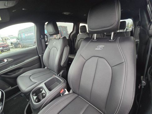 New 2026 Chrysler Pacifica Select w/ S Appearance Package image 26