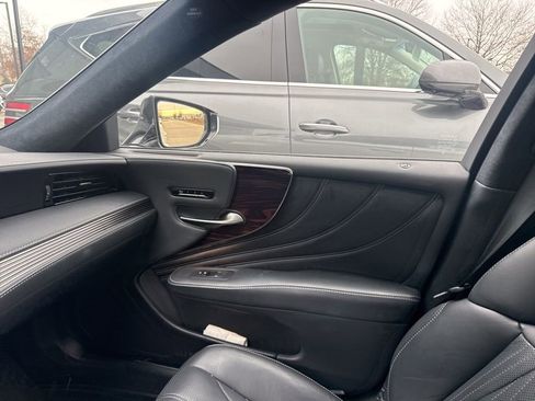 Used 2021 Lexus LS 500 AWD w/ Interior Upgrade Package image 9