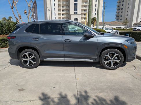 New 2026 Volkswagen Tiguan SE AWD/4WD image 3