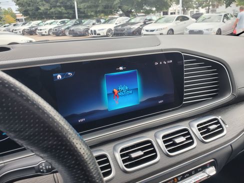 Used 2024 Mercedes-Benz GLS 580 4MATIC image 17