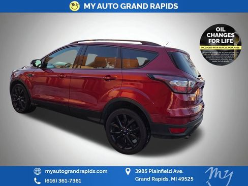 Used 2017 Ford Escape SE w/ SE Sport Appearance Package image 10