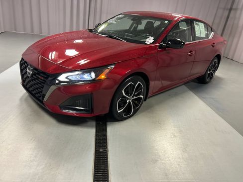 Used 2024 Nissan Altima 2.5 SR AWD/4WD image 3